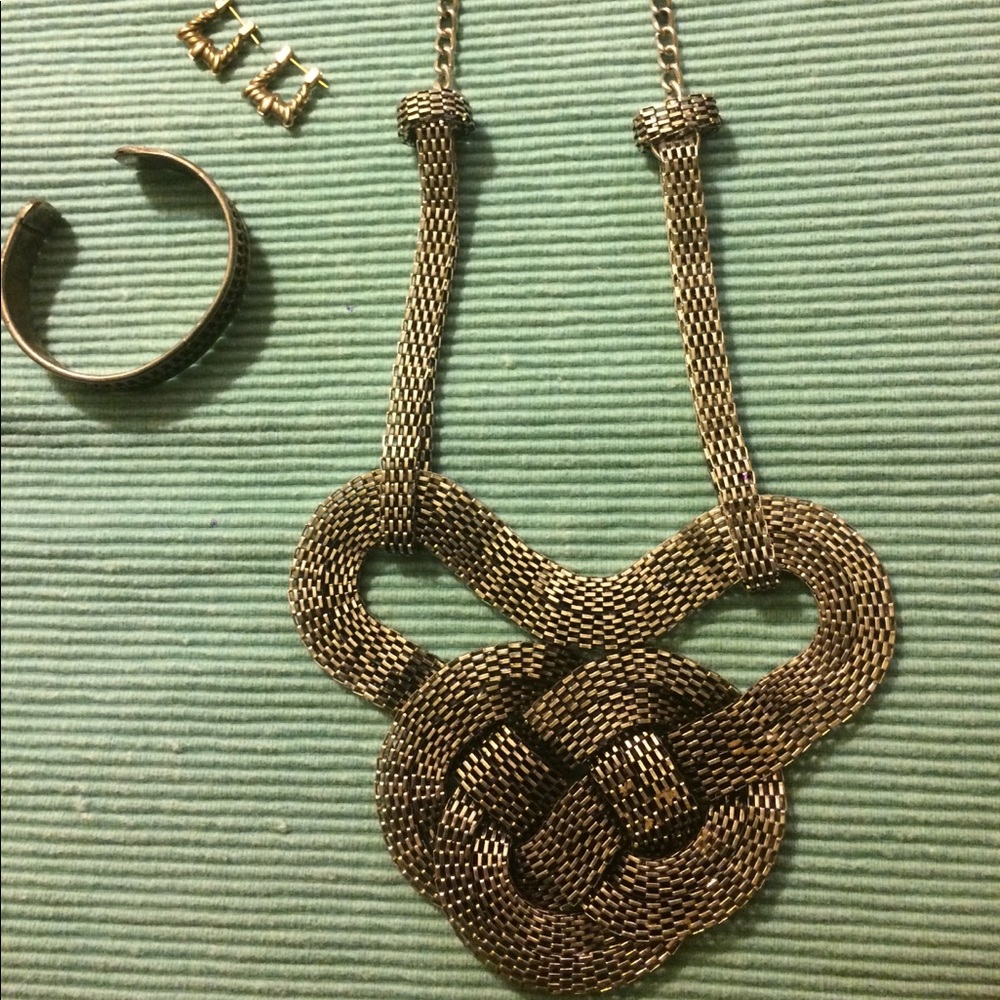 ✨HP 12/17✨Statement Necklace, Earrings &Bracelet